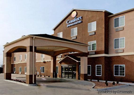 Newton Comfort Inn & Suites Near Bethel College מראה חיצוני תמונה