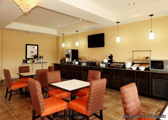 Newton Comfort Inn & Suites Near Bethel College מסעדה תמונה